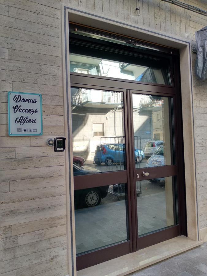 Domus Vacanze Alfieri Манфредония Екстериор снимка